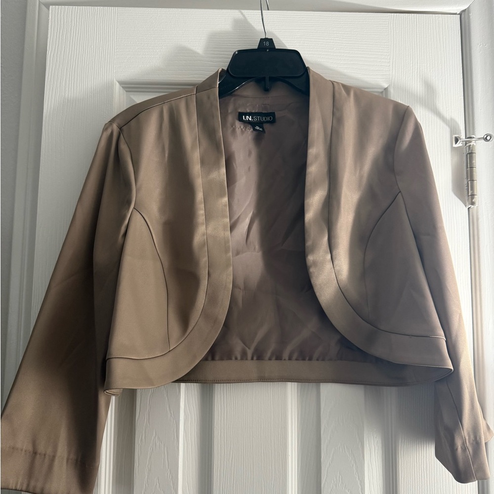 I.N. Studio Women's Gold Cropped Blazer